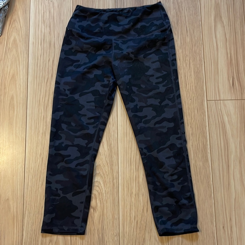Danskin Black and Gray Camouflage Cropped Leggings TBD I